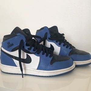 Jordan 1s blue,blk,white